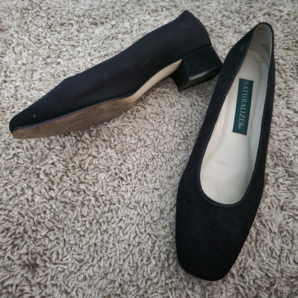 Black Low Heel Pumps
